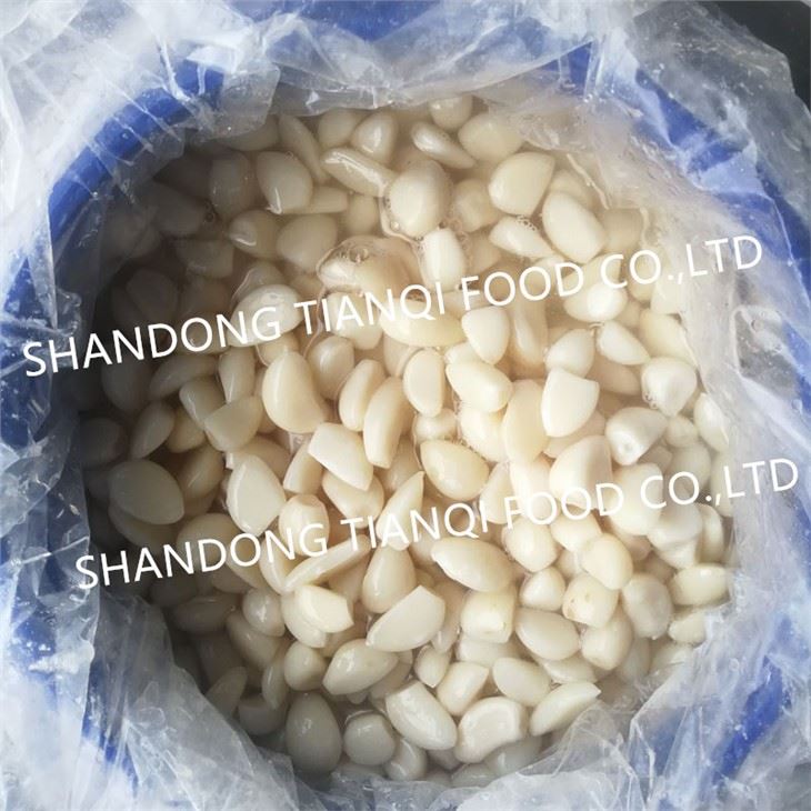 Salted normal white garlic in drums